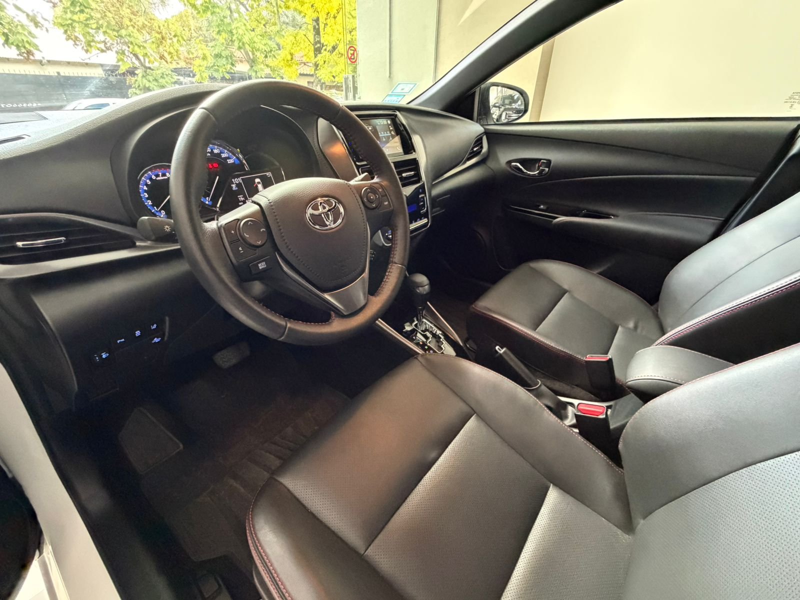 
 Toyota Yaris S 2025 1.5 CVT Tope de Gama 6200 km full									