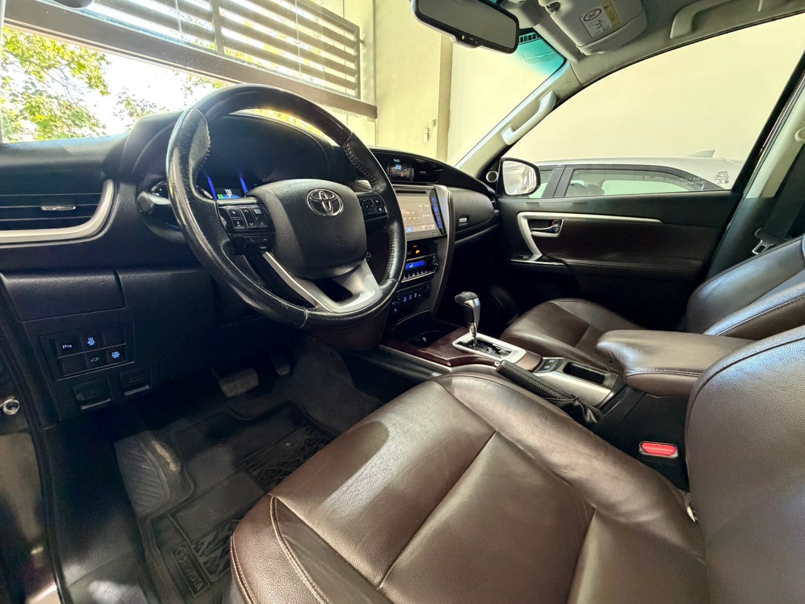 
 Toyota SW4 SRX 7 A 2.8 2015 165000 km full									