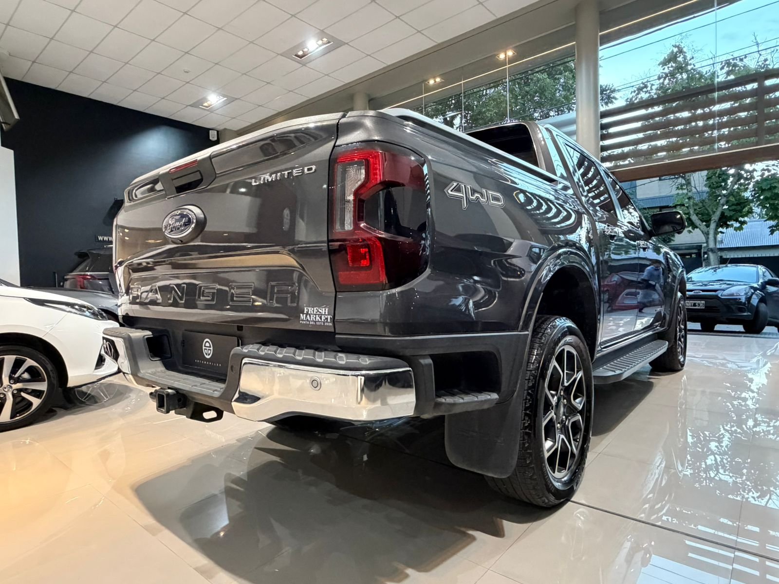 
 Ford Ranger Limited V6 4X4 35000km full									