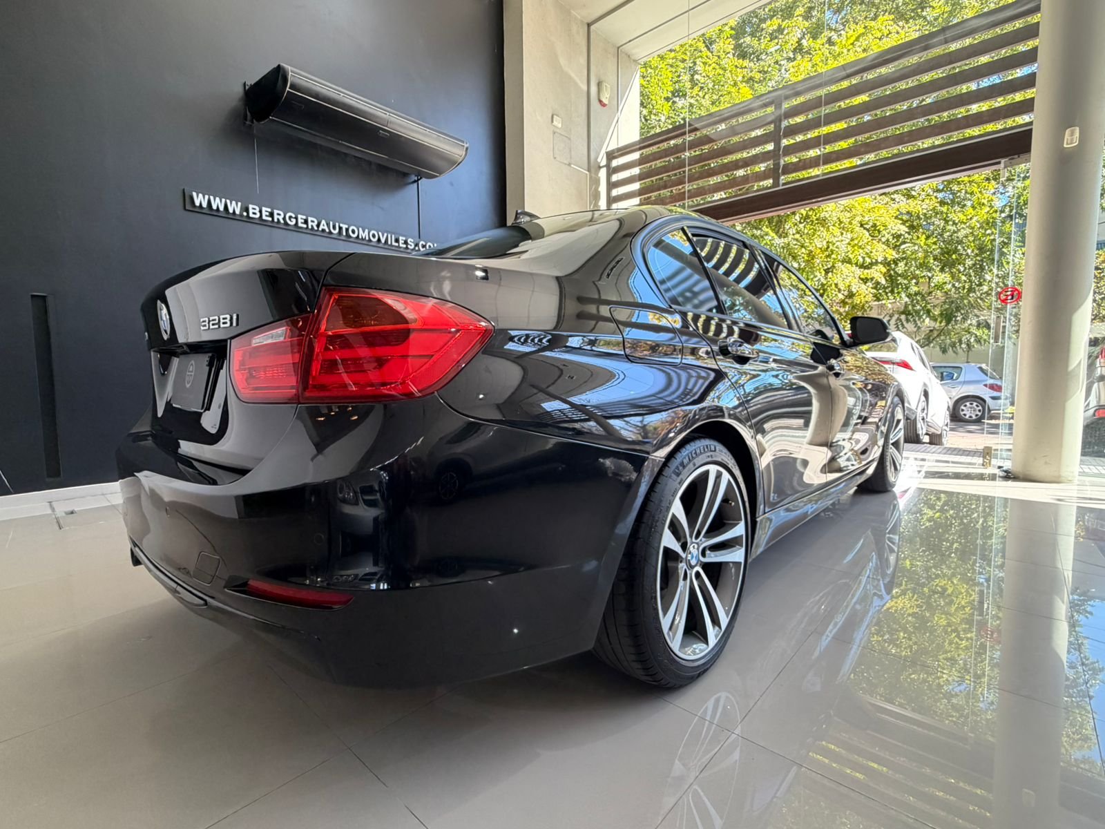 
 BMW 328 Sport 2013 151000km full									