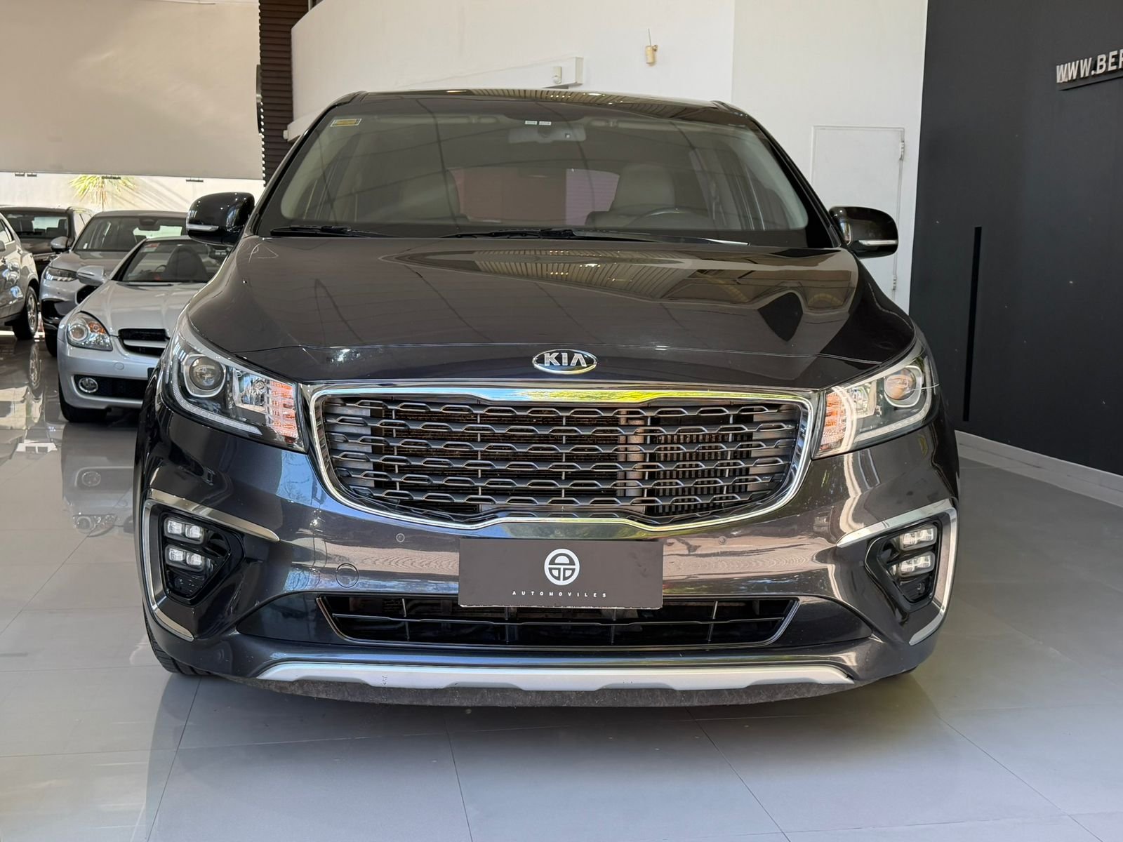 
 KIA CARNIVAL EX 2.2 AT CRDi 130000km 2020 full									