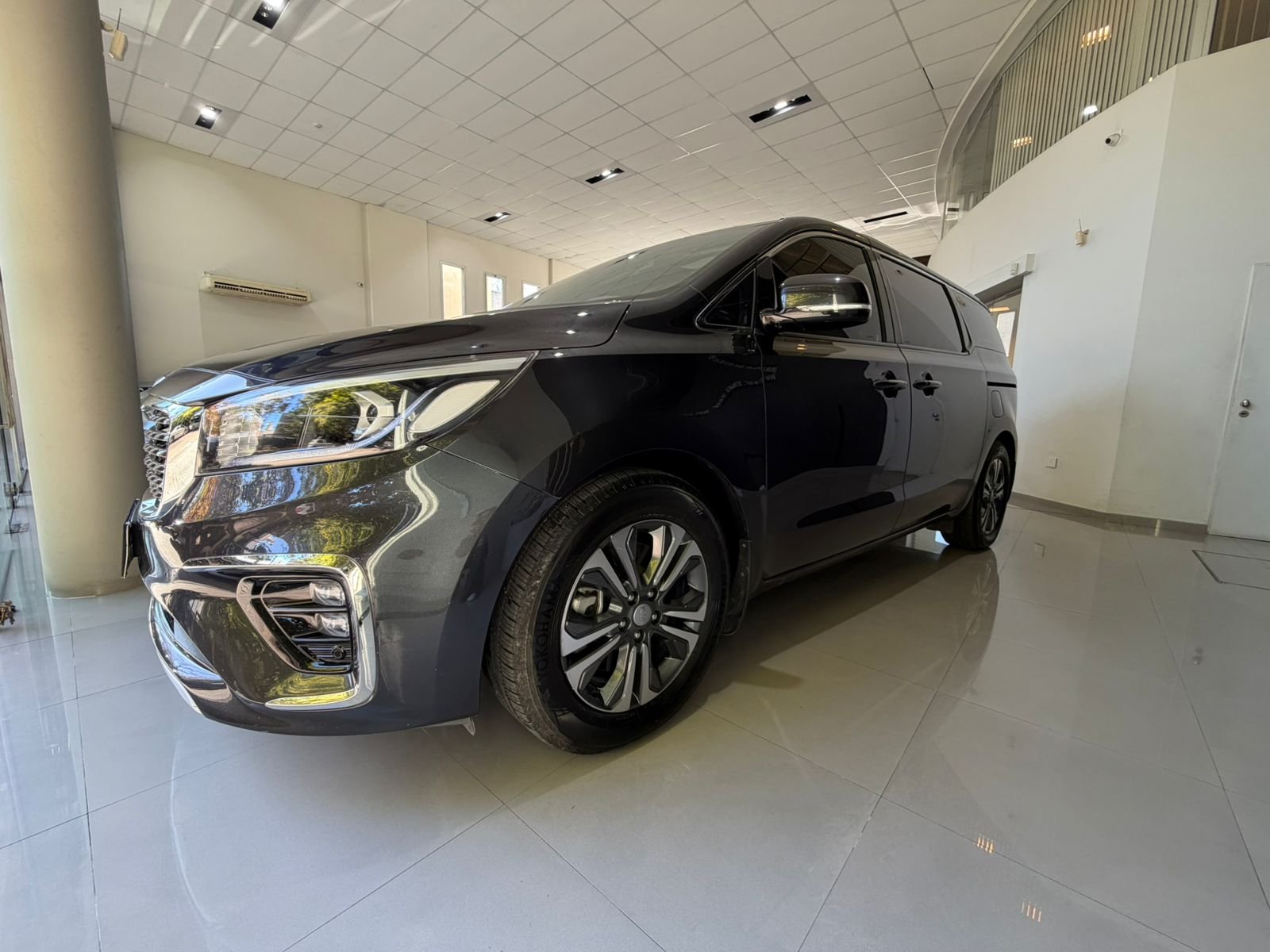 
 KIA CARNIVAL EX 2.2 AT CRDi 130000km 2020 full									