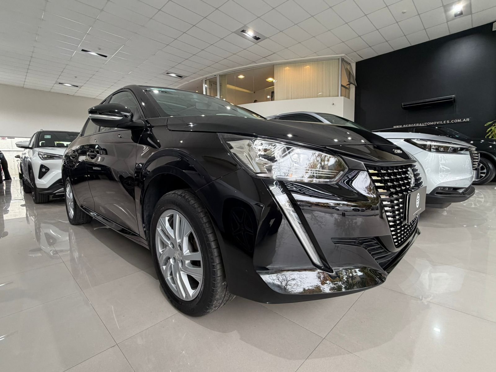 
 Peugeot 208 Active Pack 2023 MT 76000 km full									