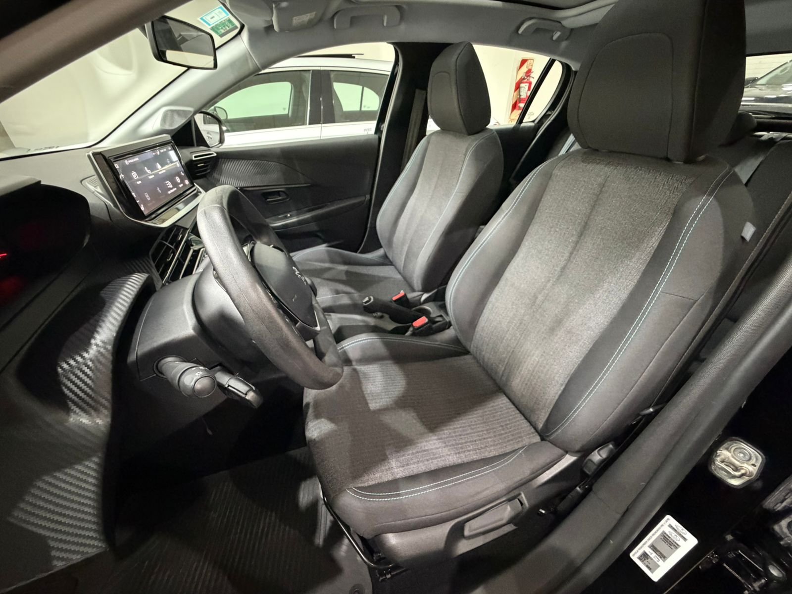 
 Peugeot 208 Active Pack 2023 MT 76000 km full									