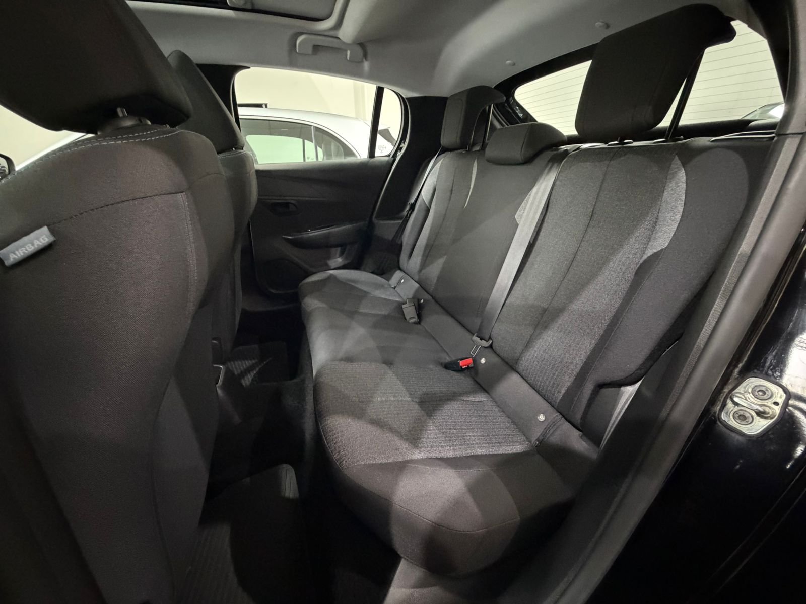 
 Peugeot 208 Active Pack 2023 MT 76000 km full									
