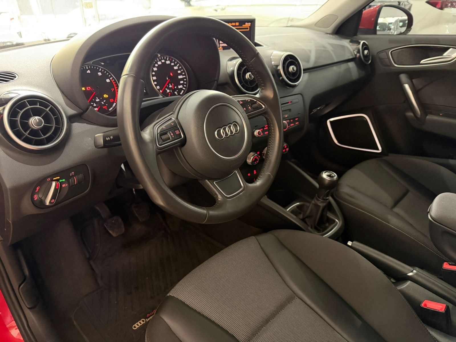 
 Audi A1 Sportback 2013 124000km full									
