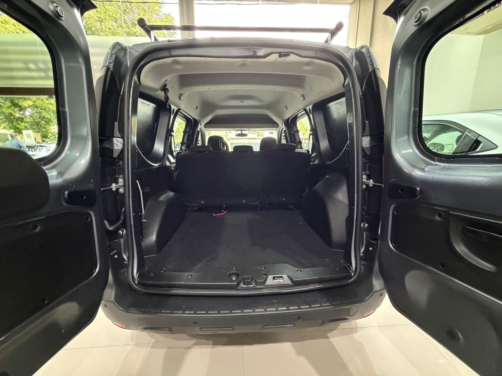 
 Renault kangoo II Express Confort 5A 1.6 Sce 2022 77000 km full									