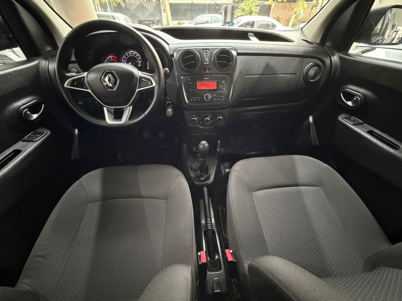 
 Renault kangoo II Express Confort 5A 1.6 Sce 2022 77000 km full									