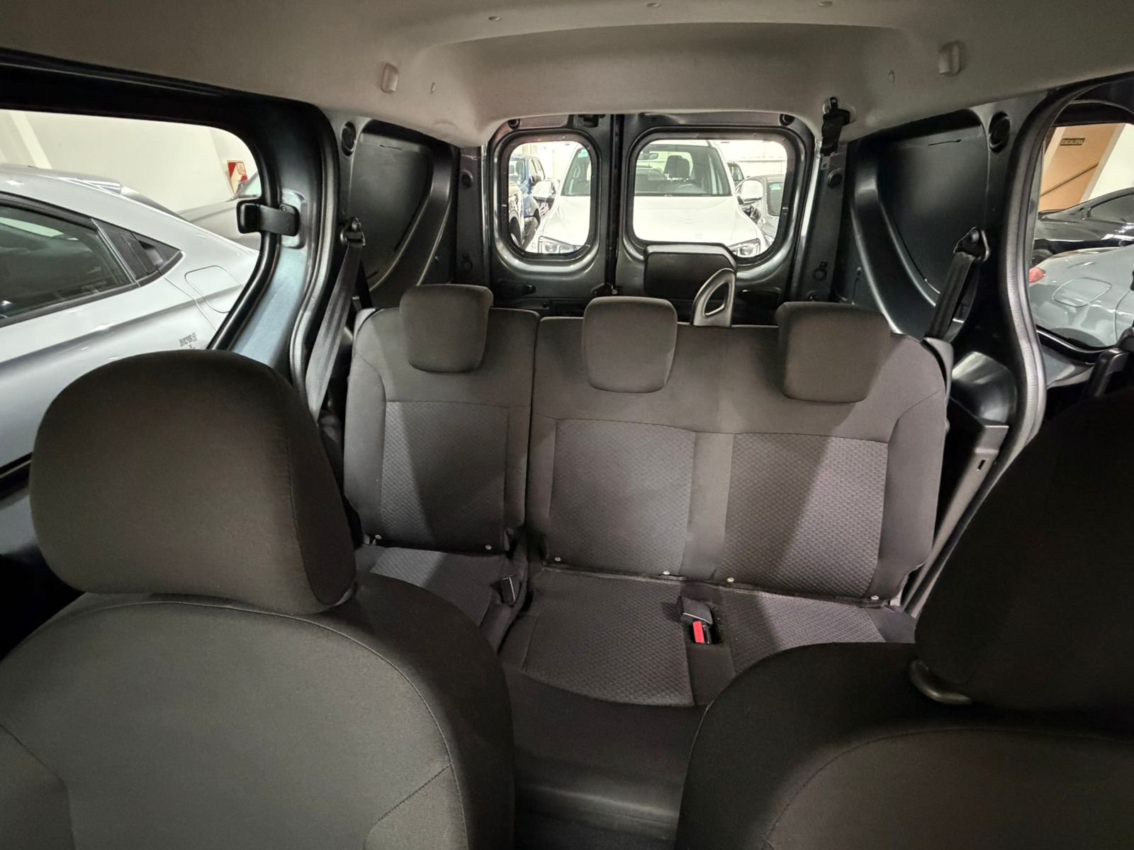 
 Renault kangoo II Express Confort 5A 1.6 Sce 2022 77000 km full									