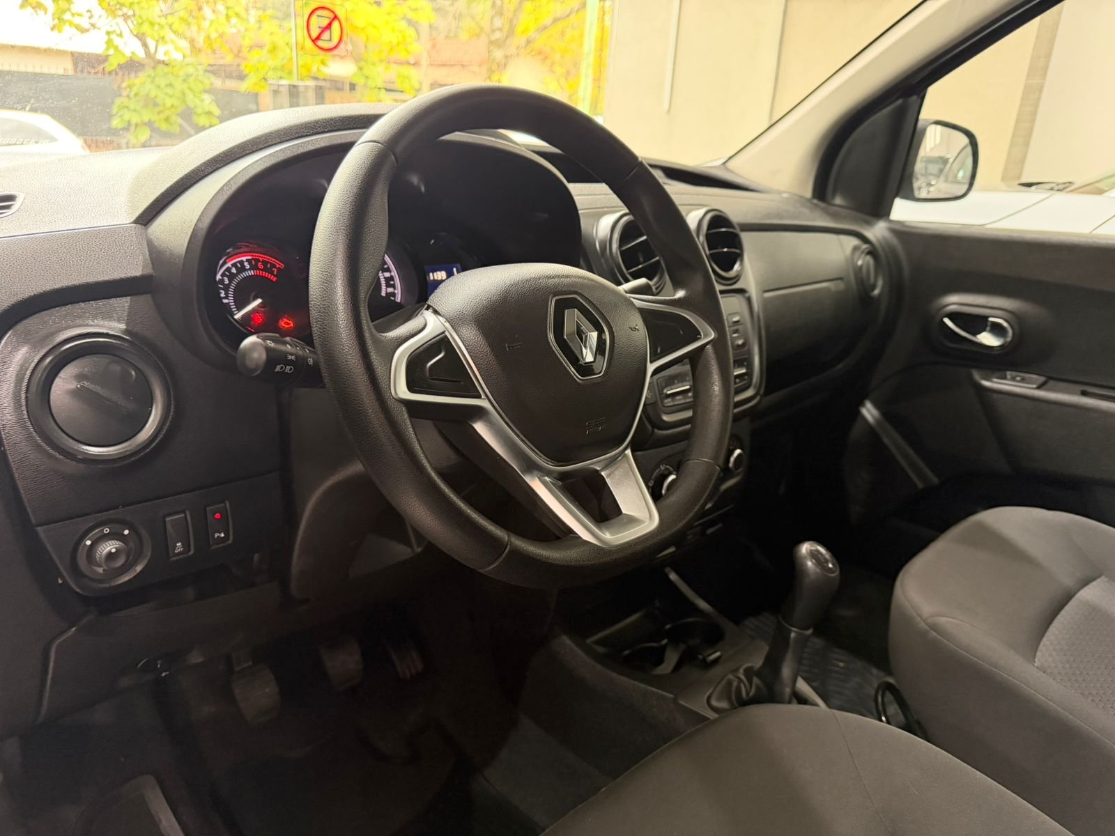 
 Renault kangoo II Express Confort 5A 1.6 Sce 2022 77000 km full									