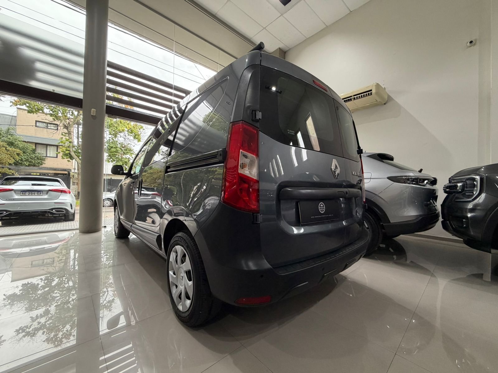 
 Renault kangoo II Express Confort 5A 1.6 Sce 2022 77000 km full									