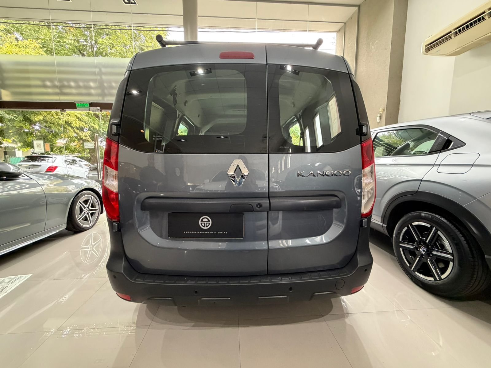 
 Renault kangoo II Express Confort 5A 1.6 Sce 2022 77000 km full									