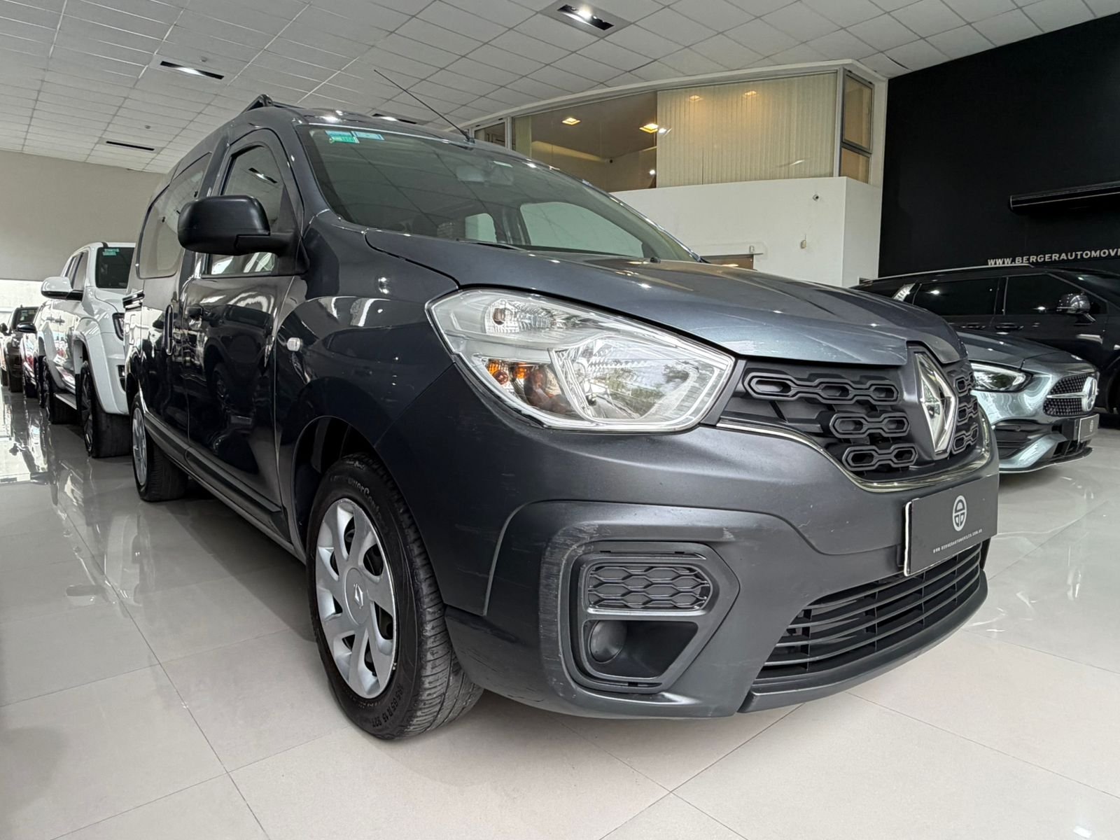 
 Renault kangoo II Express Confort 5A 1.6 Sce 2022 77000 km full									