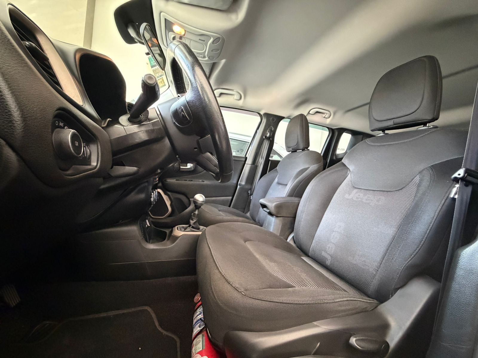 
 Jeep Renegade Sport MT full									