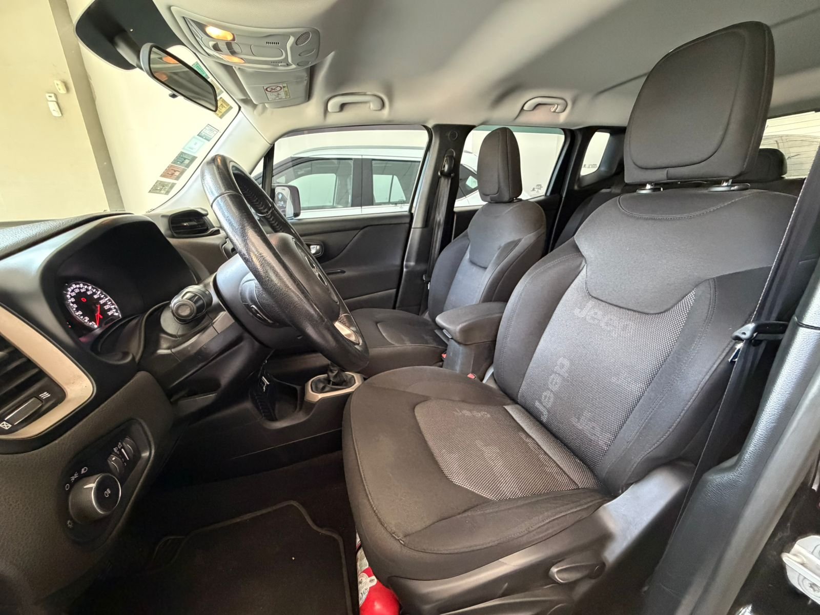 
 Jeep Renegade Sport MT full									