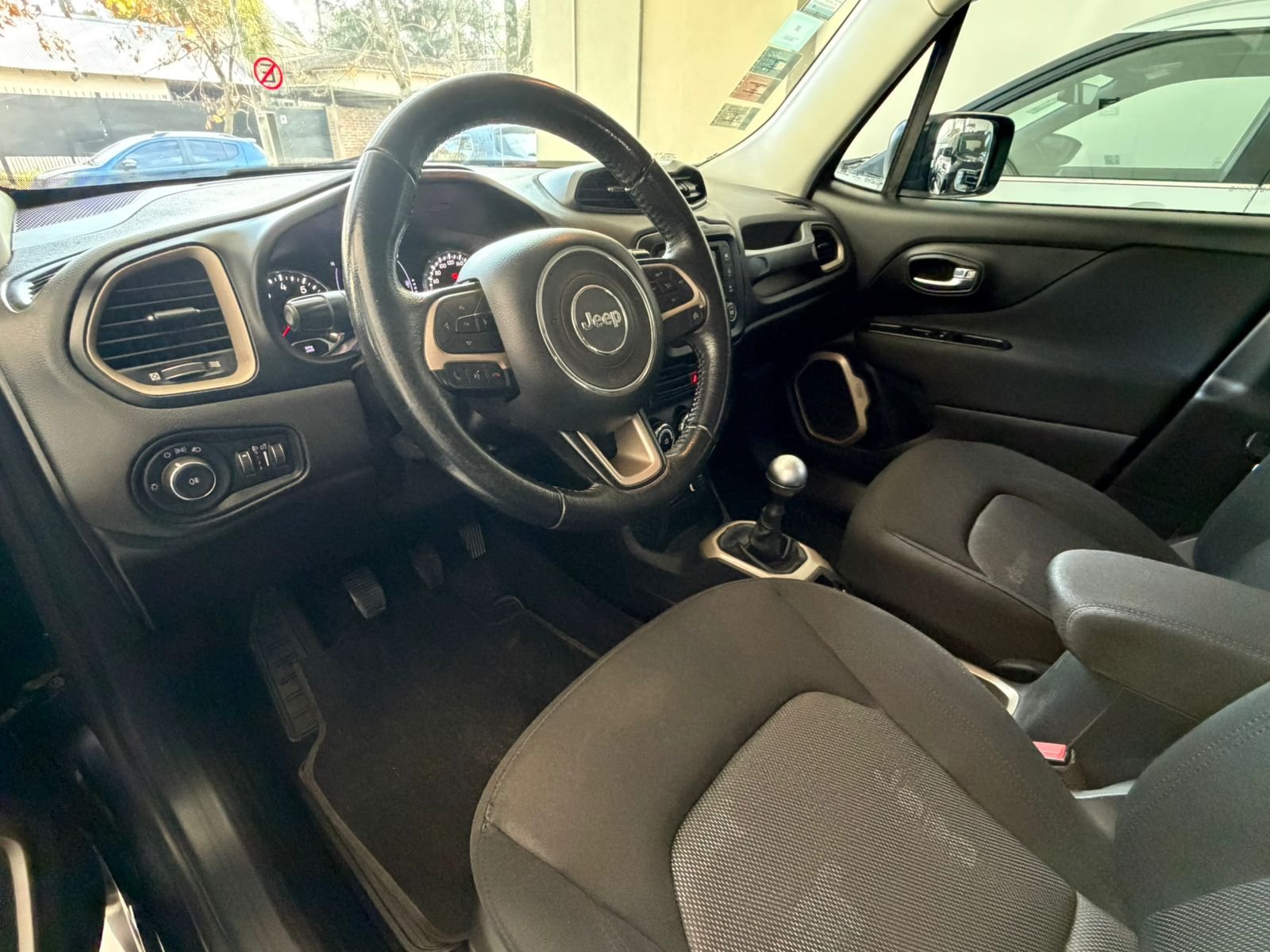 
 Jeep Renegade Sport MT full									