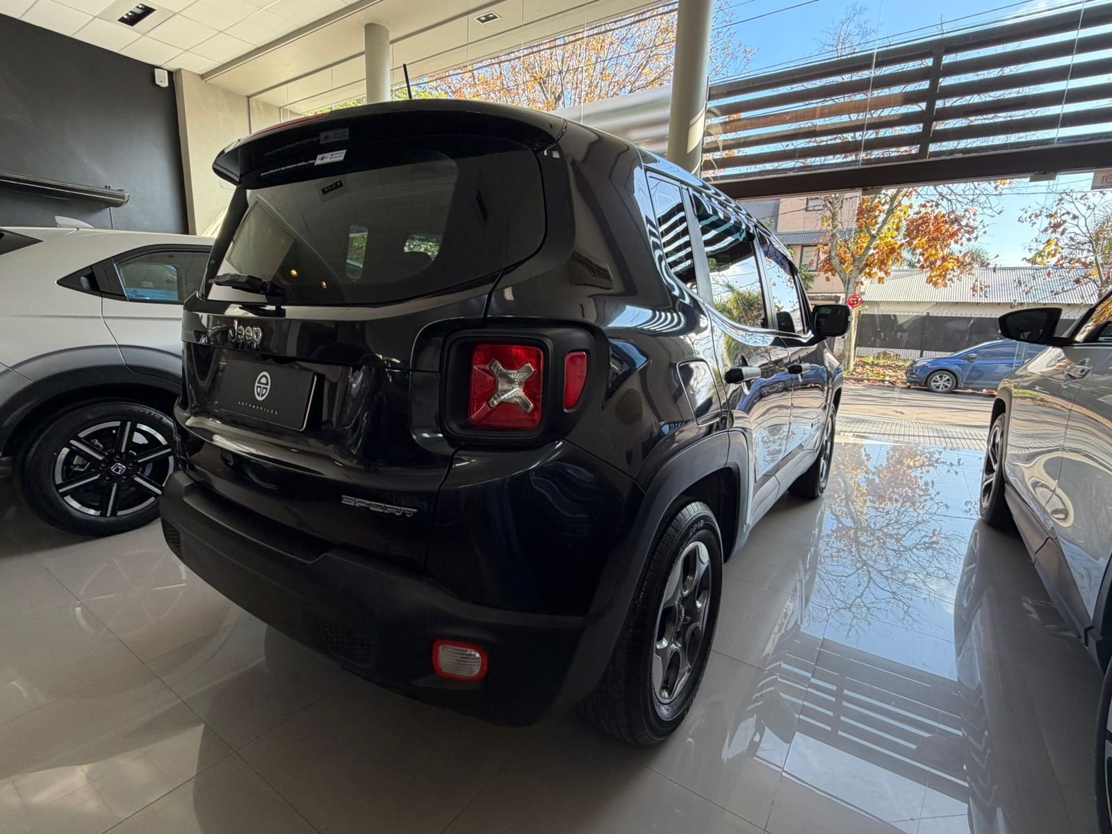 
 Jeep Renegade Sport MT full									