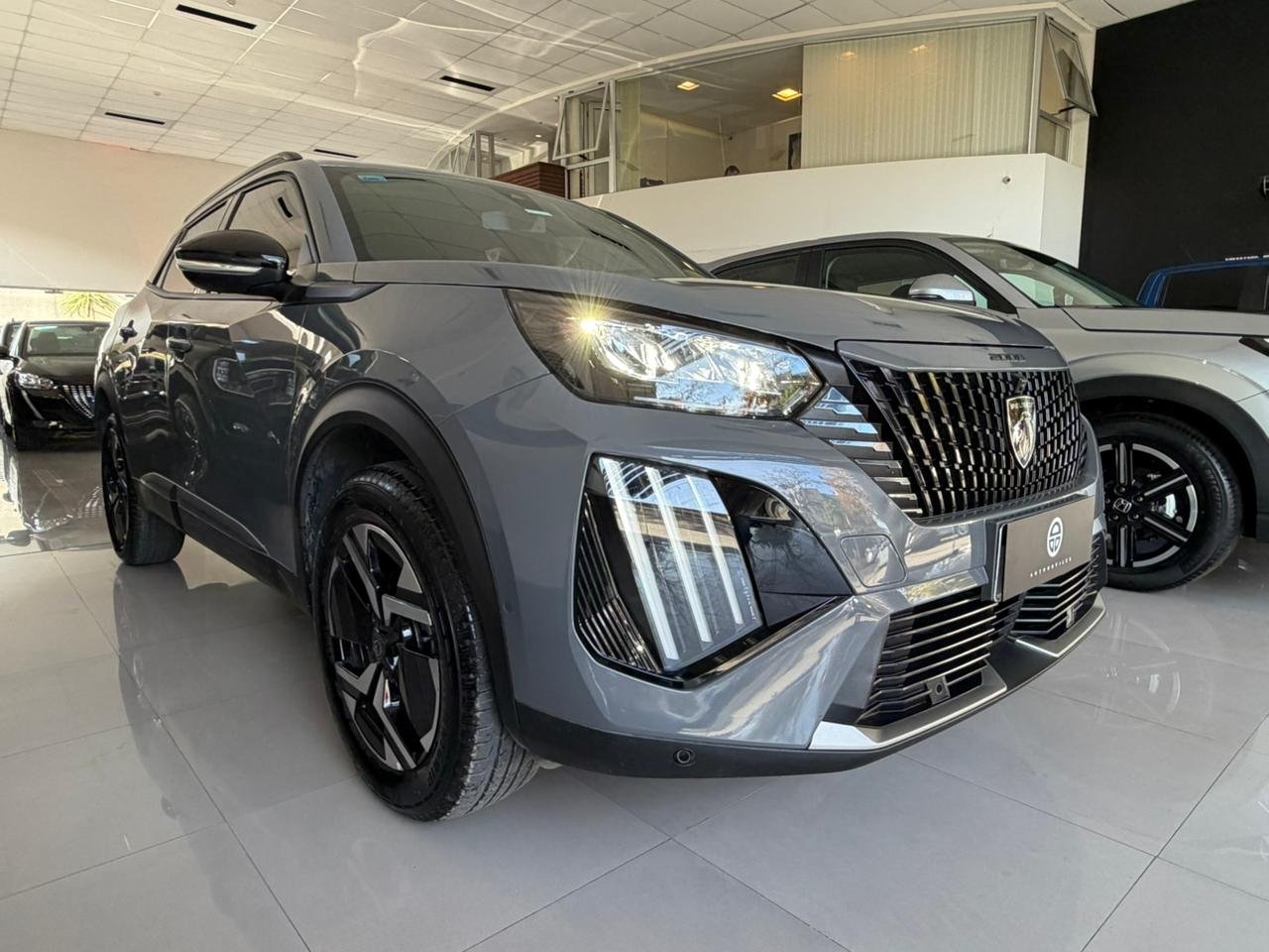 
 Peugeot 2008 Allure 2025 8000km full									