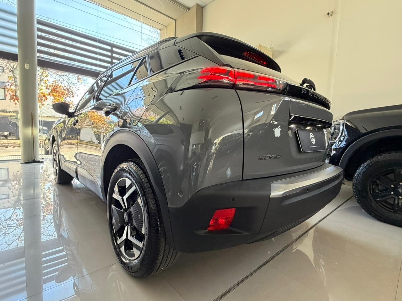 
 Peugeot 2008 Allure 2025 8000km full									