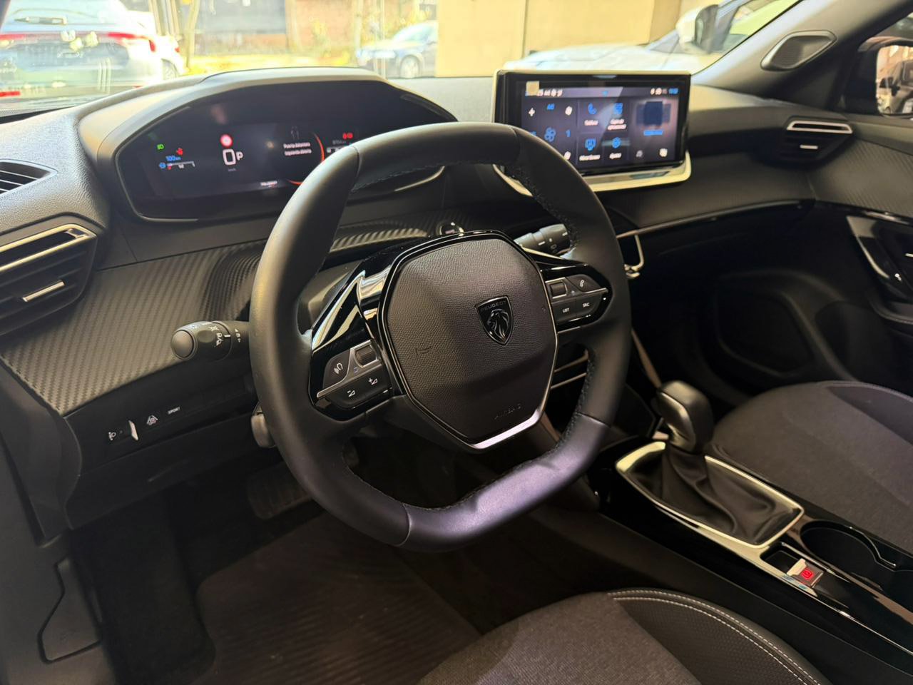 
 Peugeot 2008 Allure 2025 8000km full									