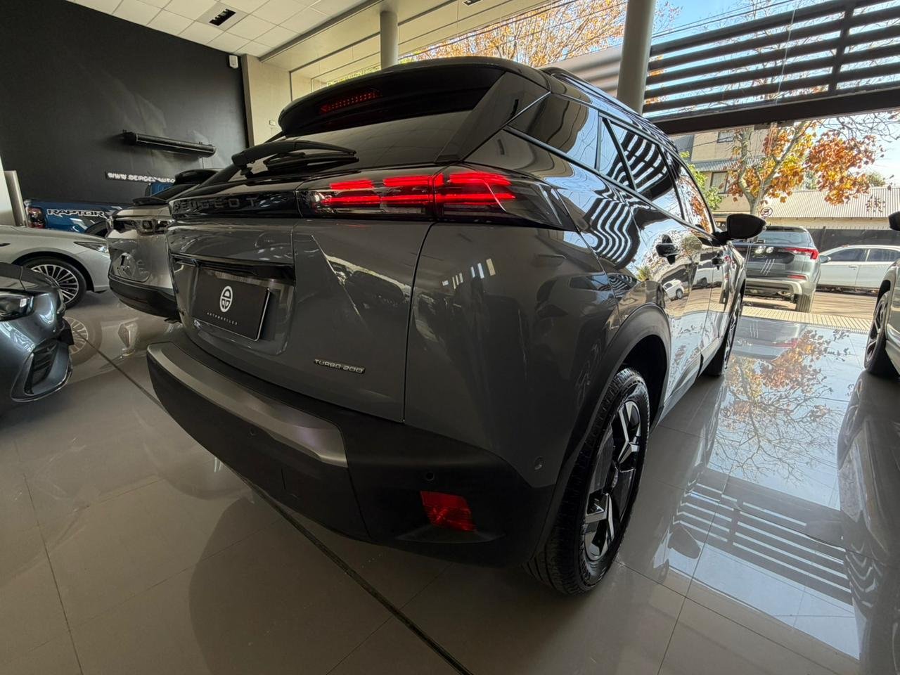 
 Peugeot 2008 Allure 2025 8000km full									