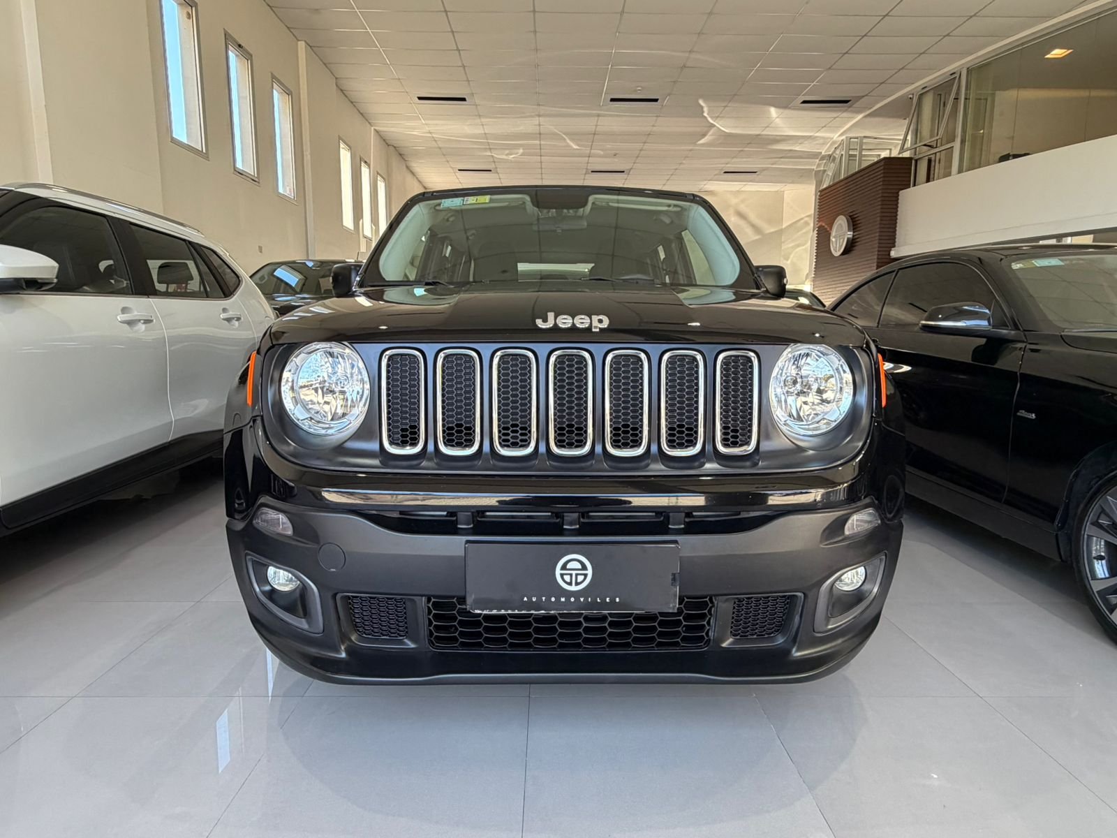 
 Jeep Renegade Sport 2017 MT 125000 km full									