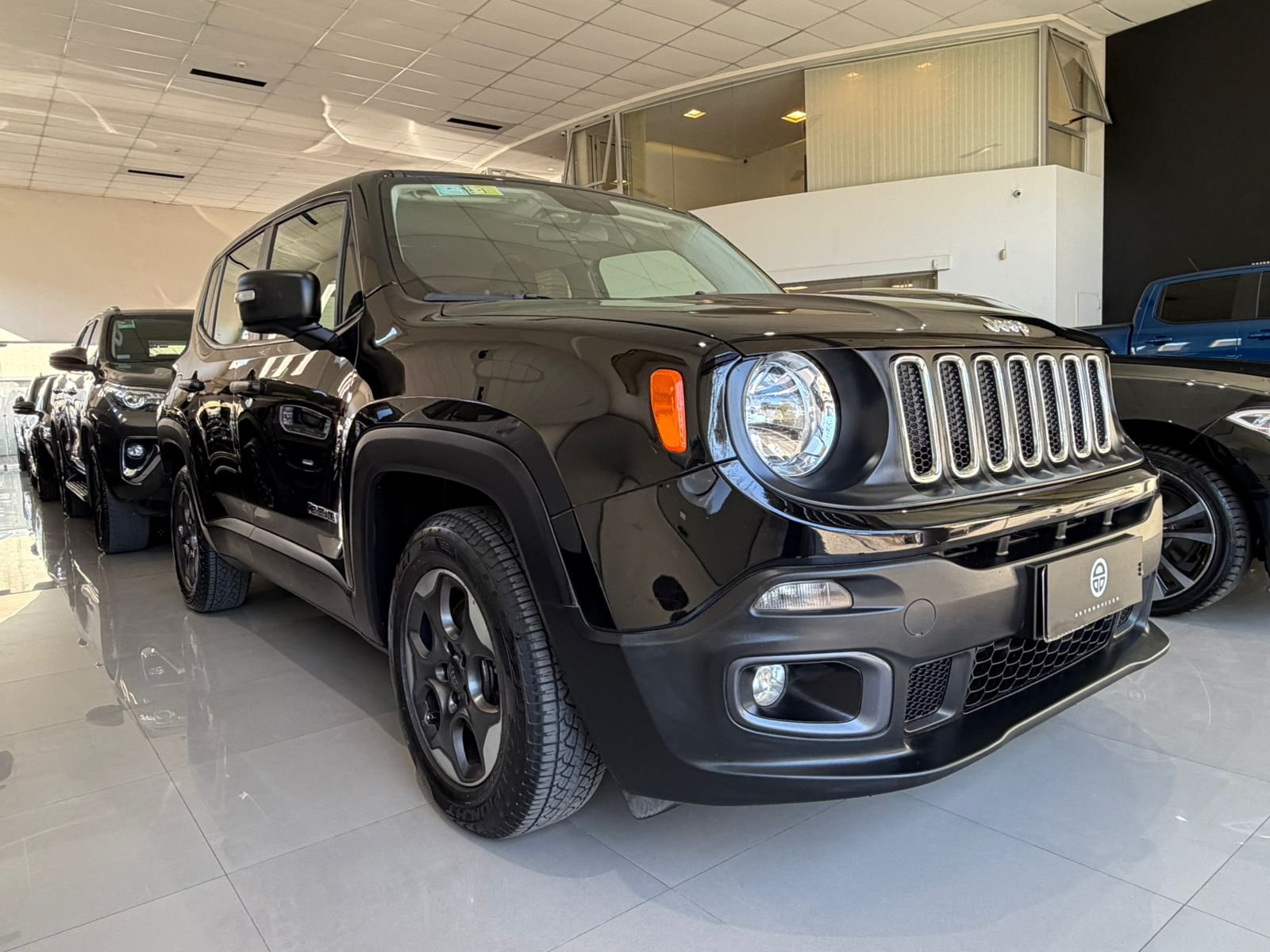 
 Jeep Renegade Sport 2017 MT 125000 km full									