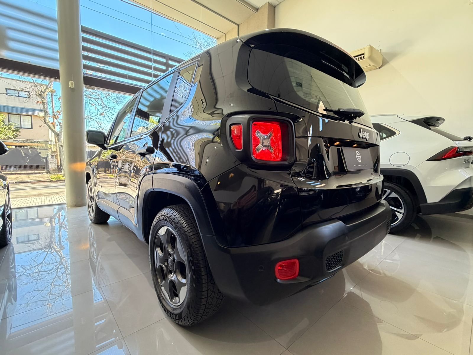 
 Jeep Renegade Sport 2017 MT 125000 km full									