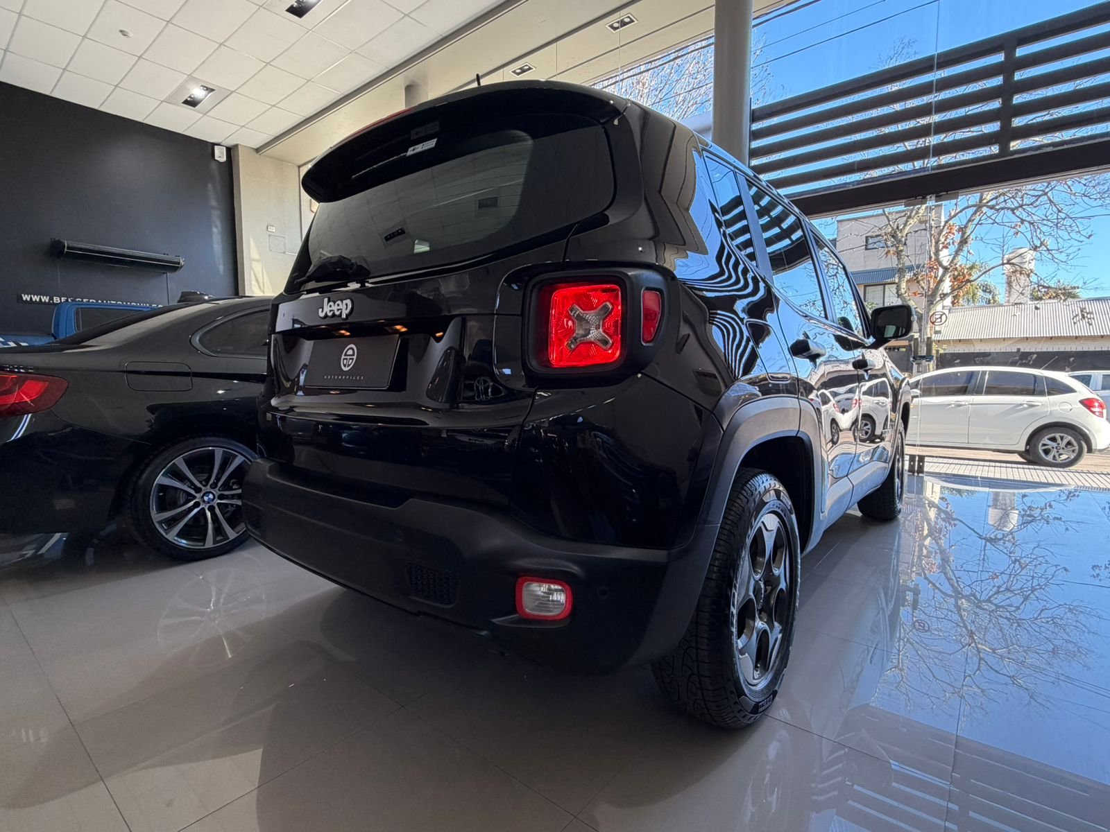 
 Jeep Renegade Sport 2017 MT 125000 km full									