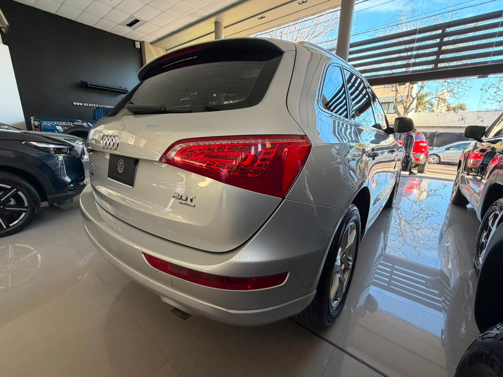 
 Audi Q5 2.0 TSFI AT 2011 61000 km full									