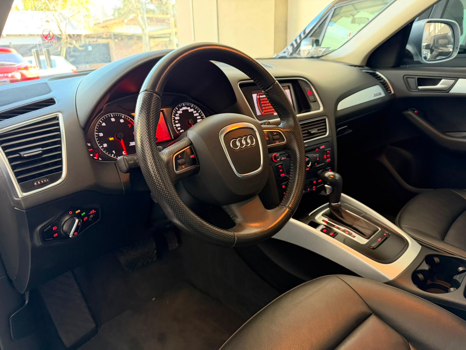 
 Audi Q5 2.0 TSFI AT 2011 61000 km full									