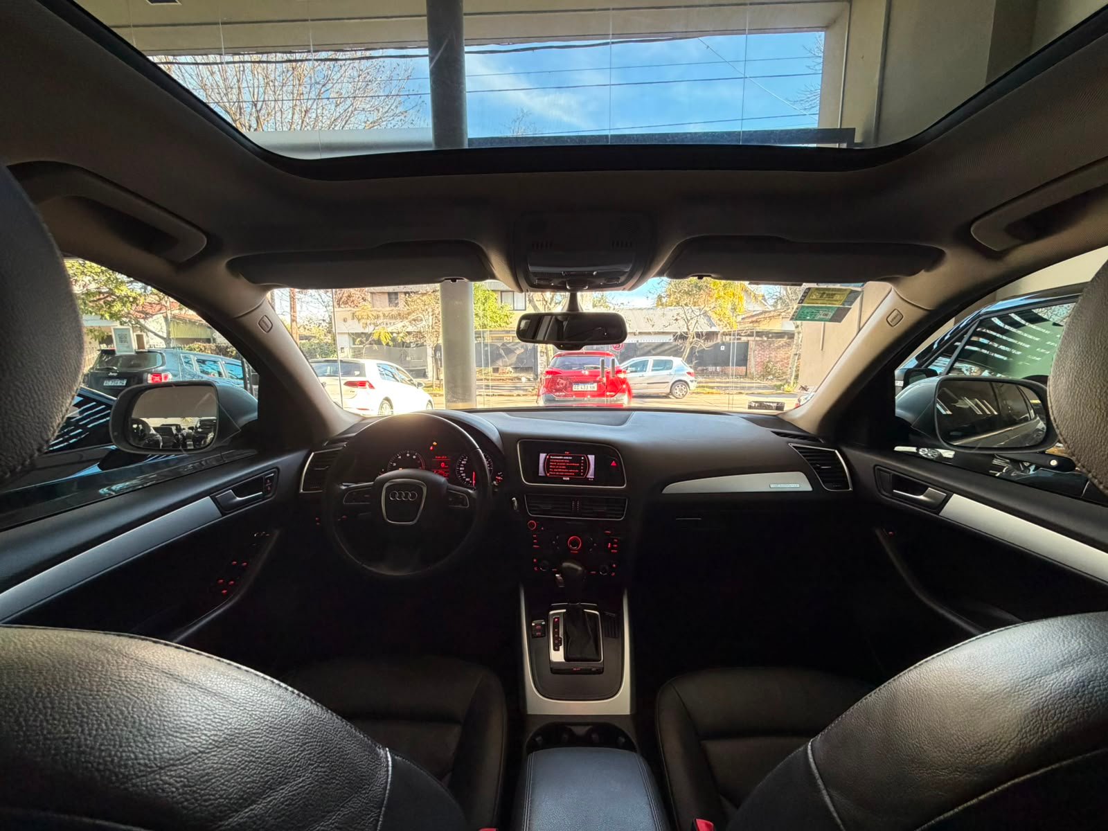 
 Audi Q5 2.0 TSFI AT 2011 61000 km full									