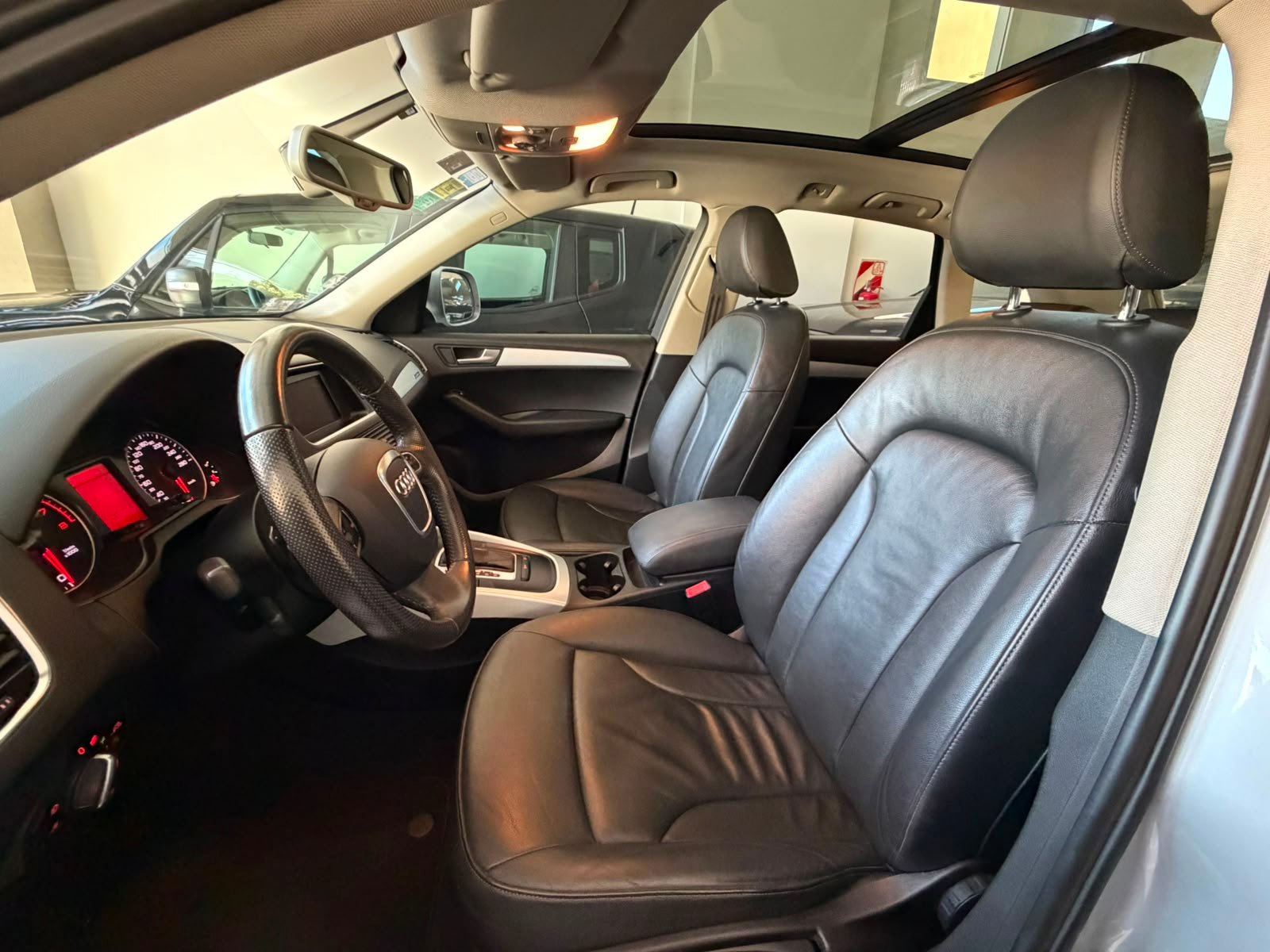 
 Audi Q5 2.0 TSFI AT 2011 61000 km full									