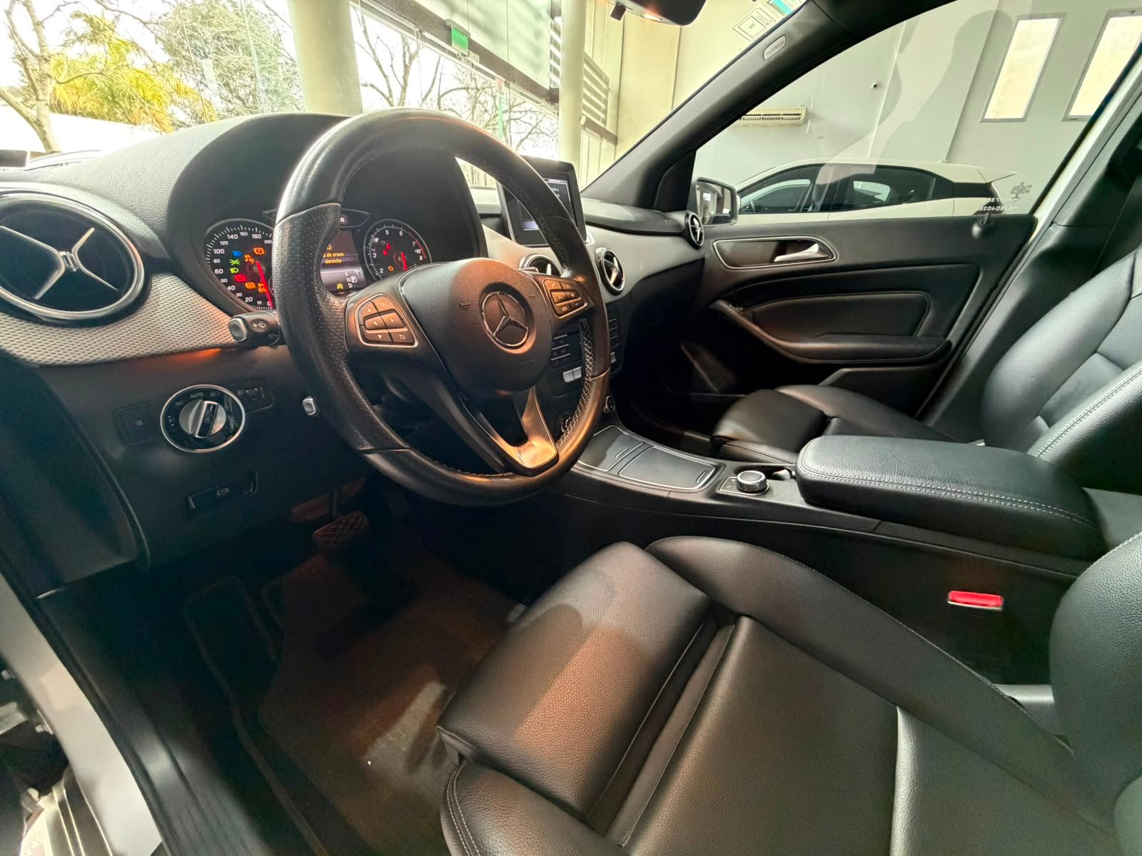 
 Mercedes-Benz Clase B 1.6 B200 2016 Edition 156Cv At full									
