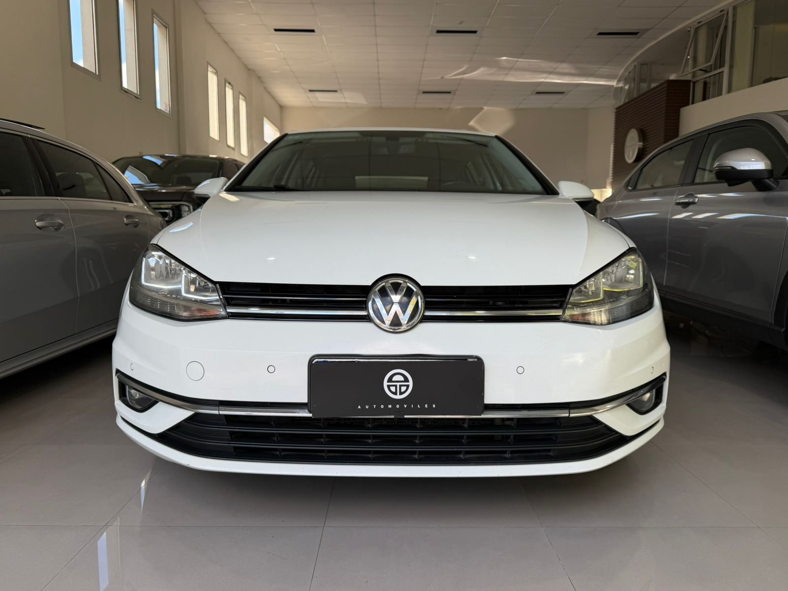 
 Volkswagen Golf 1.4 Comfortline Tsi Dsg full									
