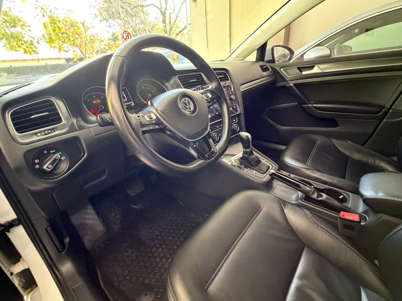 
 Volkswagen Golf 1.4 Comfortline Tsi Dsg full									