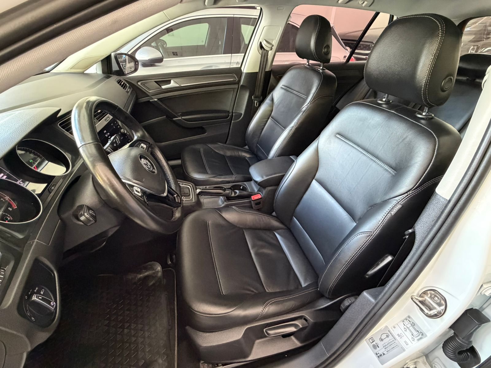 
 Volkswagen Golf 1.4 Comfortline Tsi Dsg full									