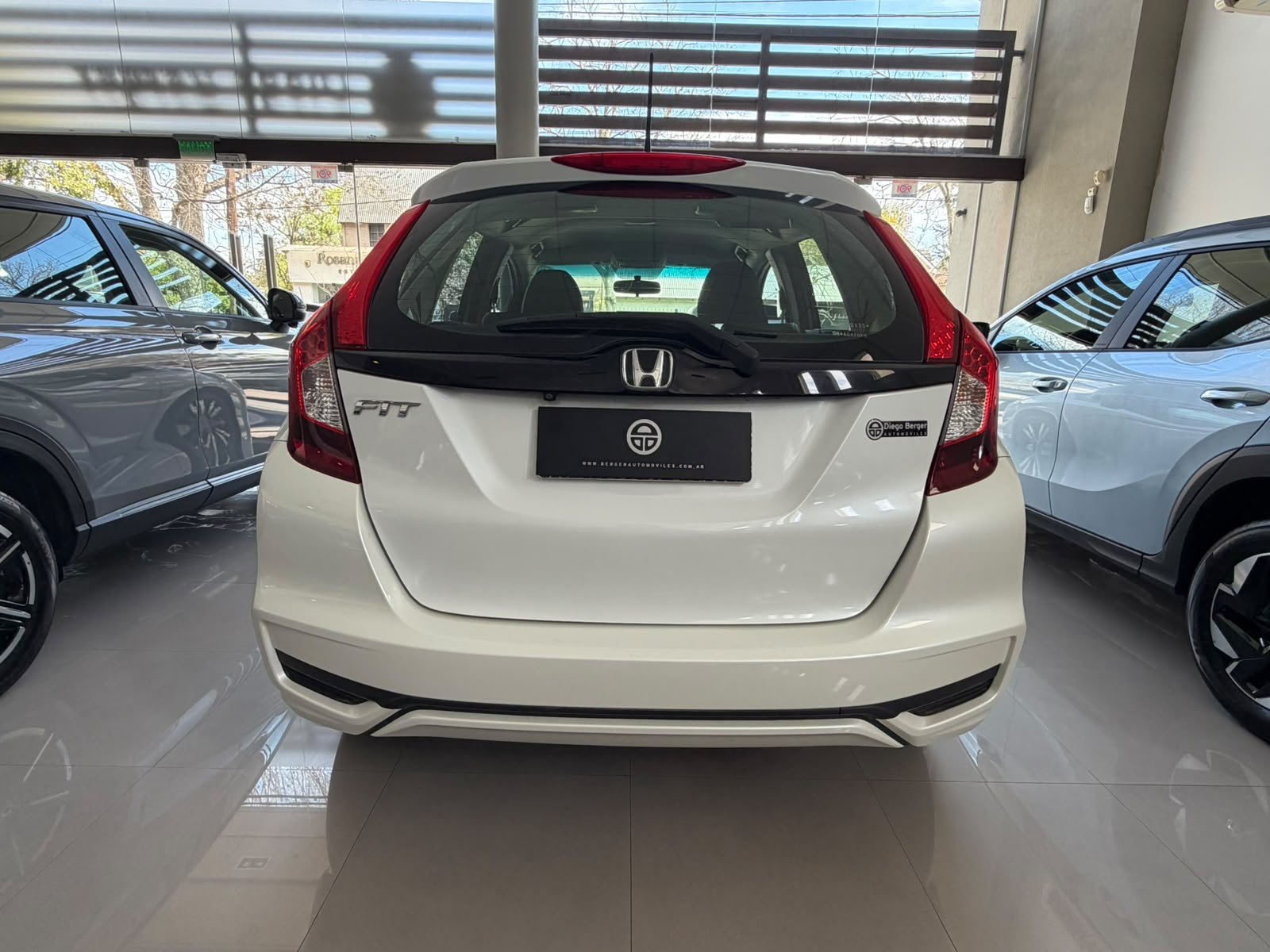 
 Honda fit exl 2019 58000 full									