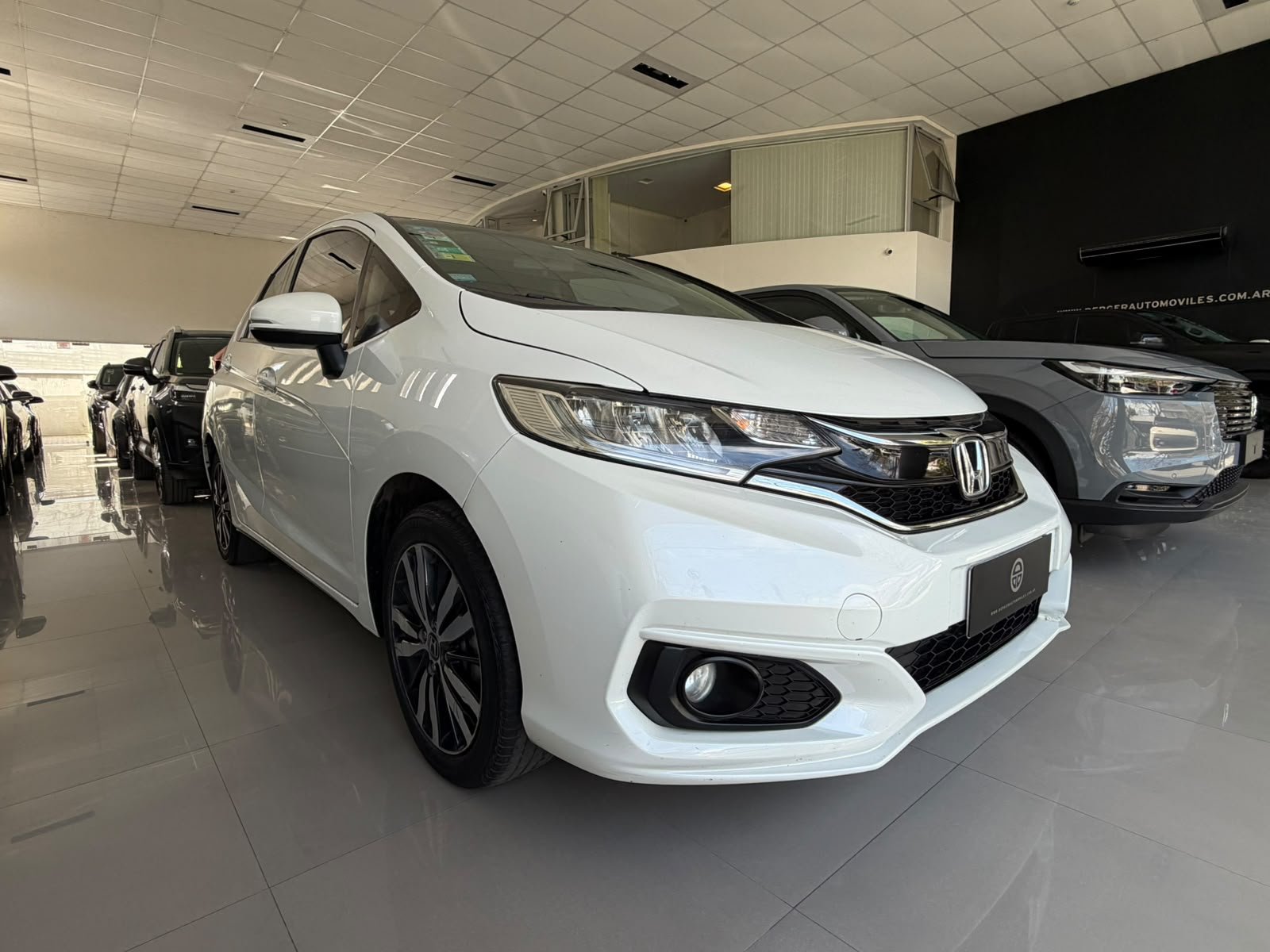 
 Honda fit exl 2019 58000 full									