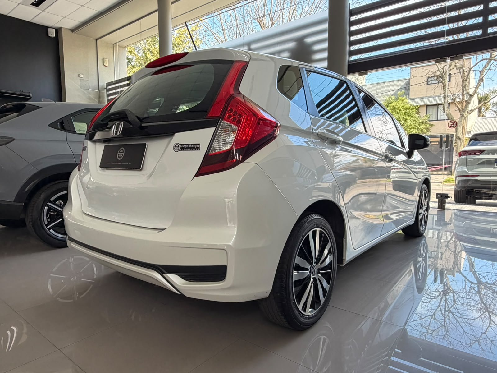 
 Honda fit exl 2019 58000 full									