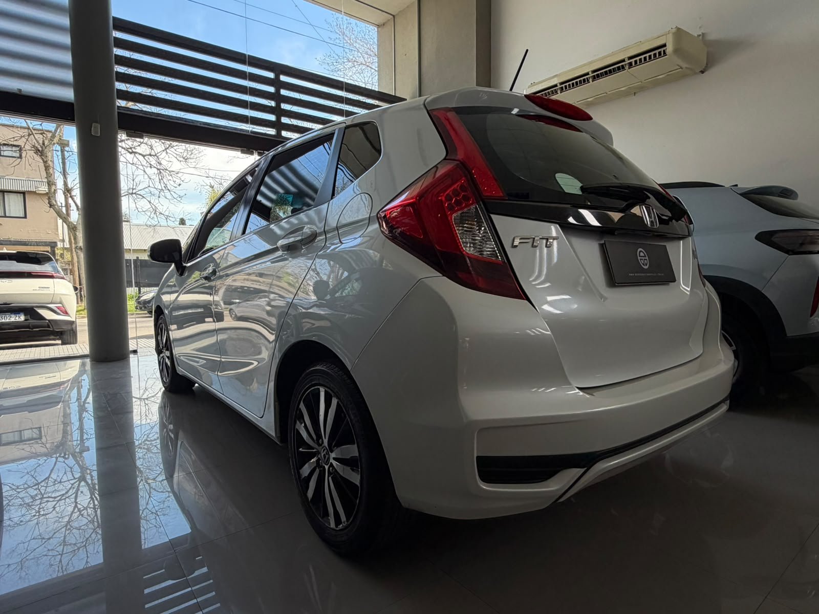 
 Honda fit exl 2019 58000 full									