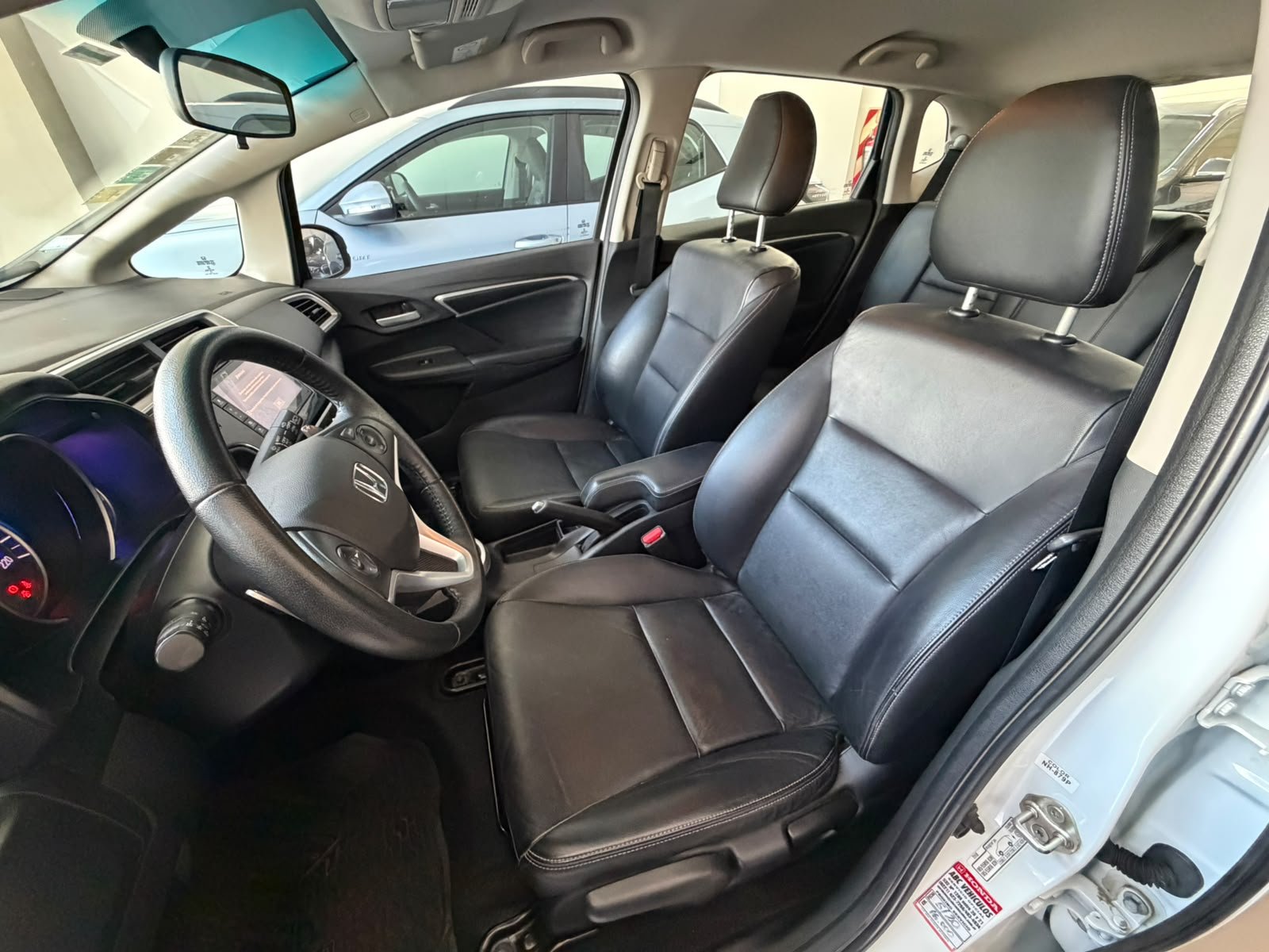 
 Honda fit exl 2019 58000 full									