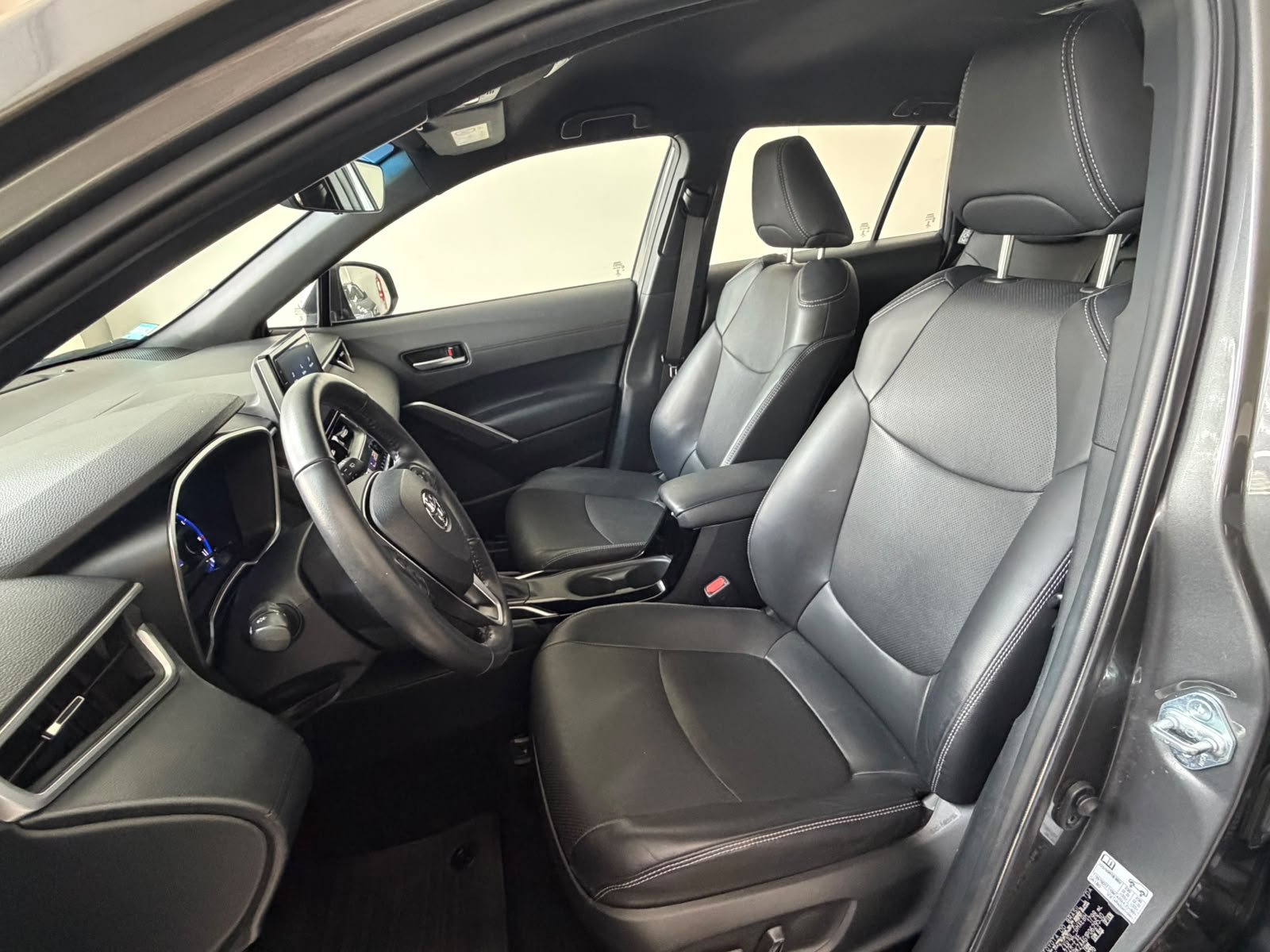 
 TOYOTA CROSS SEG HYBRID 2022 – 27000km full									