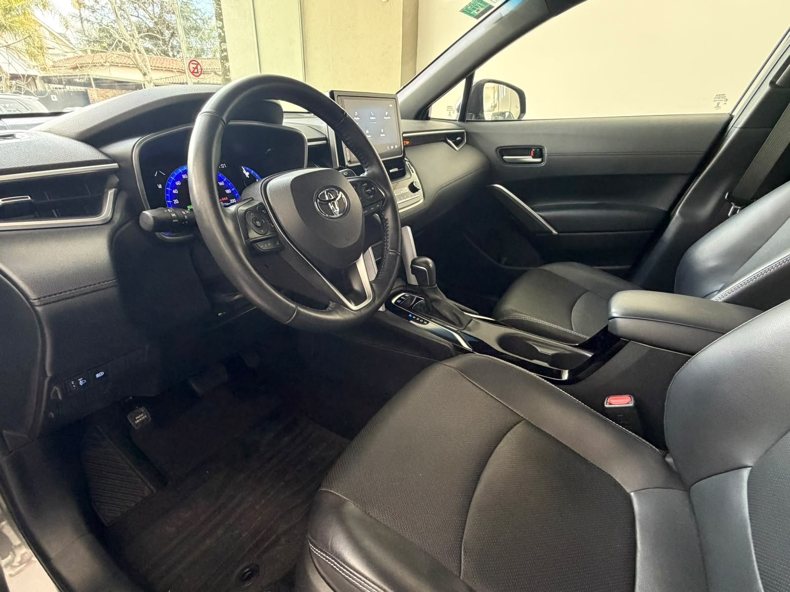 
 TOYOTA CROSS SEG HYBRID 2022 – 27000km full									